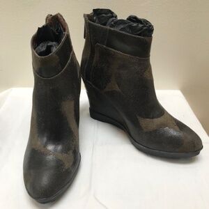 Booties, Wedge, Camouflage print.